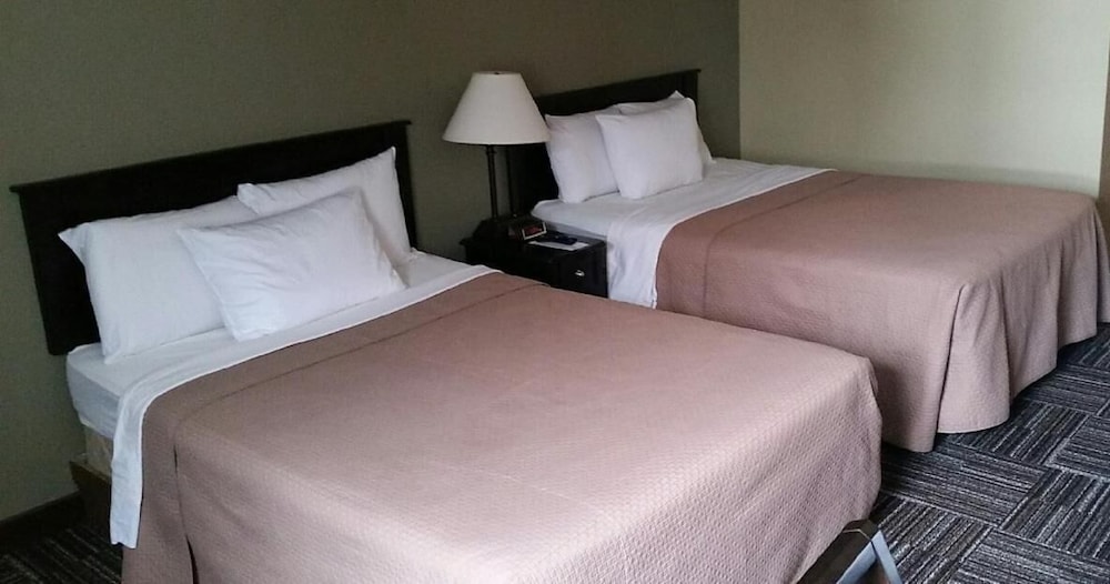 Sunlac Inn Devils Lake - photo 18