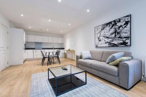 Stunning Luxury 2 Bedroom London Apartment — 4-Star Luxury Hotel in London, United Kingdom