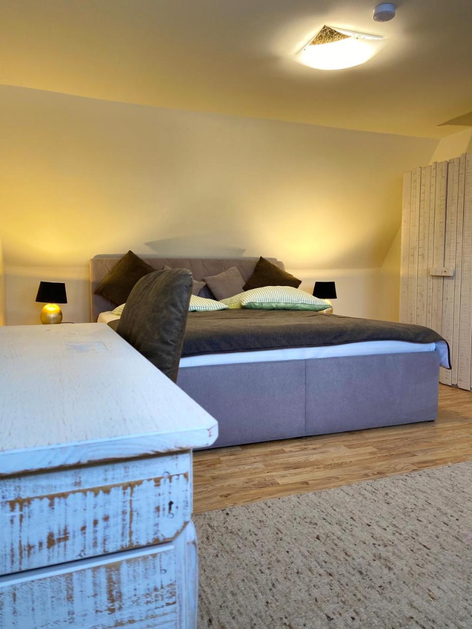 Haus zum See — 4-Star Luxury Hotel in Zwenkau, Germany