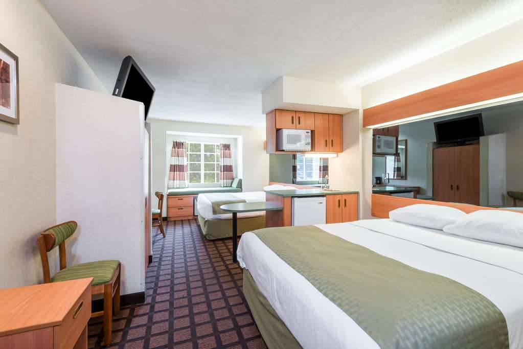 Microtel Inn & Suites by Wyndham Uncasville Casino Area - photo 10