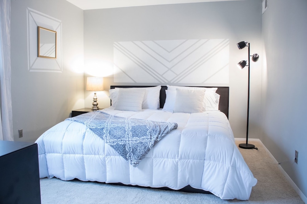 Modern Upscale Private Room - photo 9