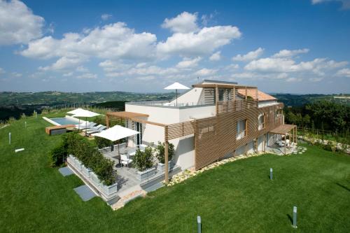 Casa nelle Vigne — 4-Star Luxury Hotel in Castiglione Tinella, Italy