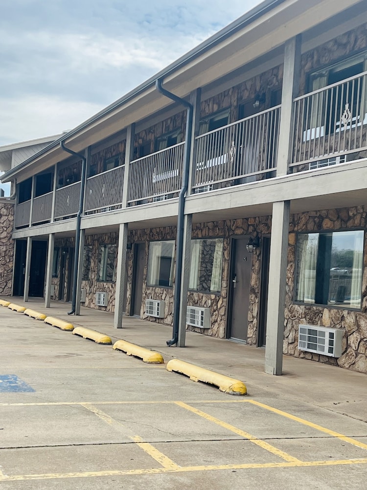 Cattle Country Lodge - photo 33