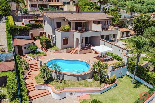 Delizioso Appartamento in villa & Piscina Privata — 4-Star Luxury Hotel in Trabia, Italy