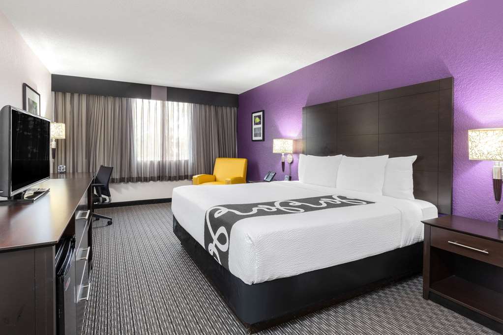 La Quinta Inn & Suites by Wyndham Clifton Rutherford - photo 18