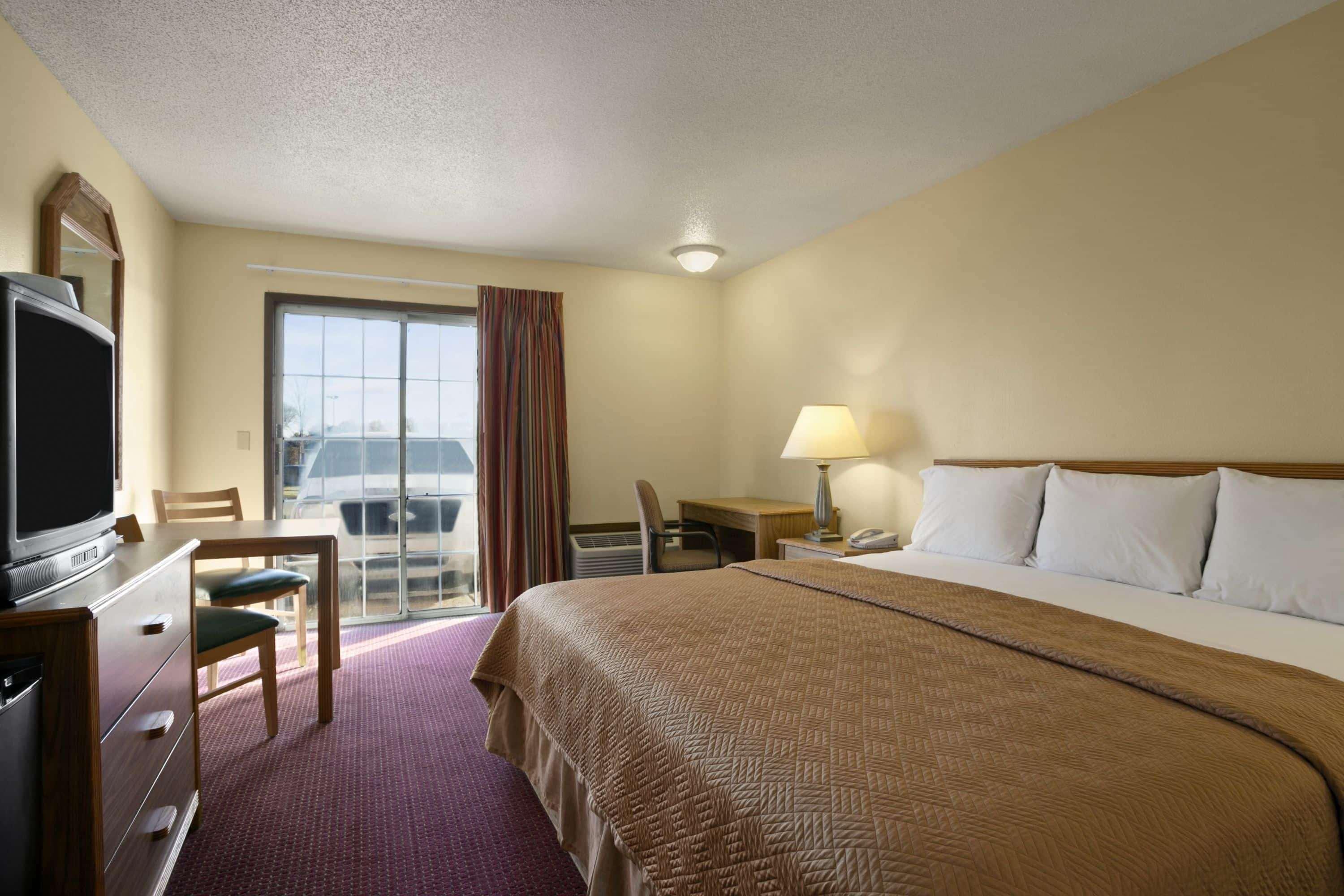 Travelodge Inn and Suites Muscatine - photo 4