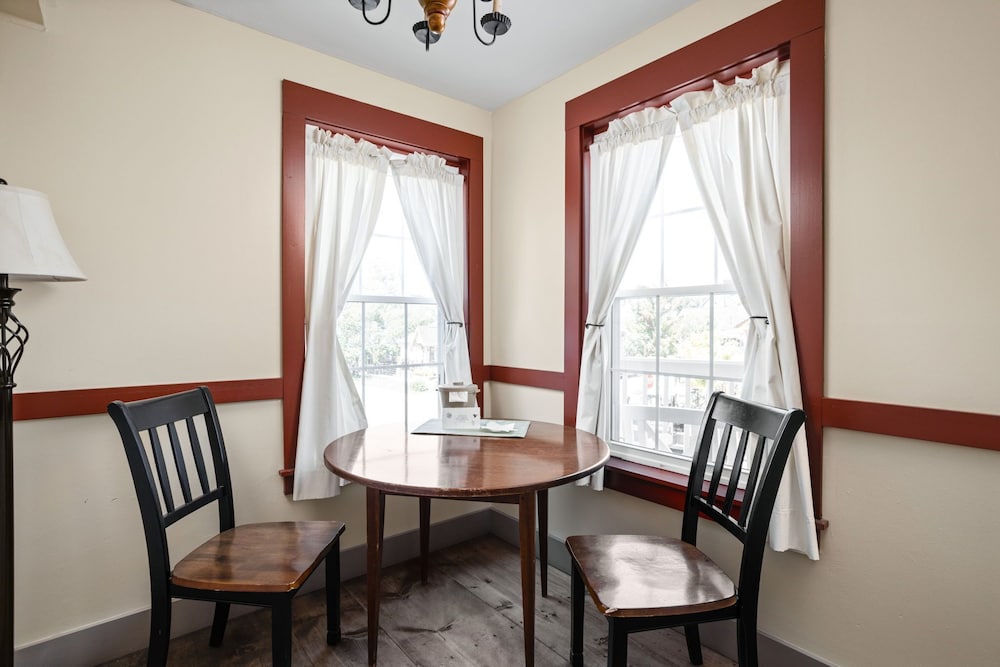 Artists Colony Inn & Restaurant - photo 35