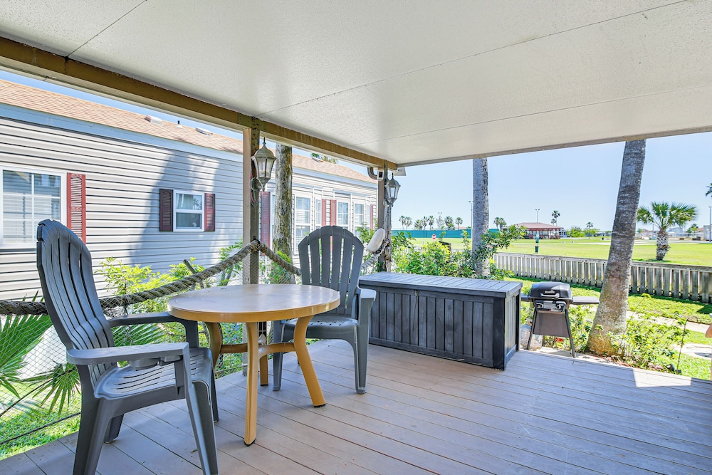 Resort style Perks & Deck at Port Isabel Home - photo 6