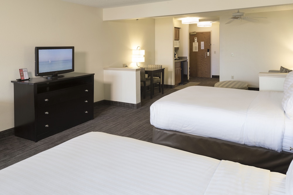 Holiday Inn Express & Suites St Joseph by IHG - photo 32