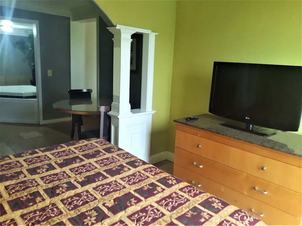 Madison Inn and Suites - photo 38