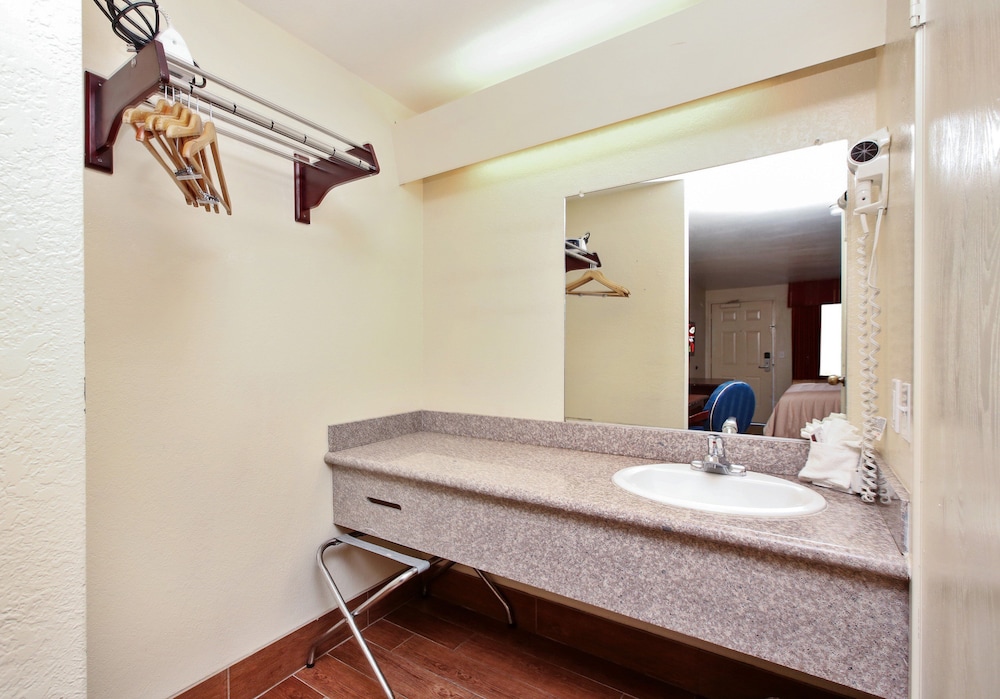 Red Roof Inn Lompoc - photo 48