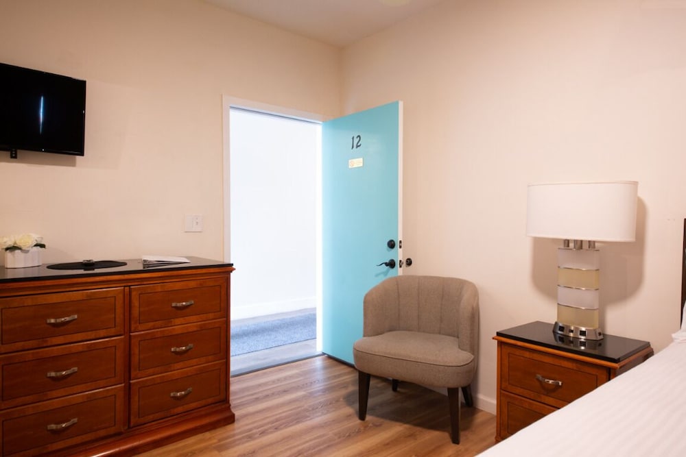 Anchor Pointe Inn - photo 40