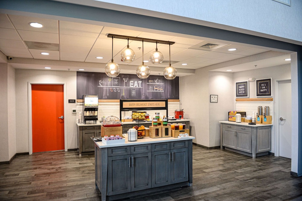 Hampton Inn & Suites Lenoir - photo 51