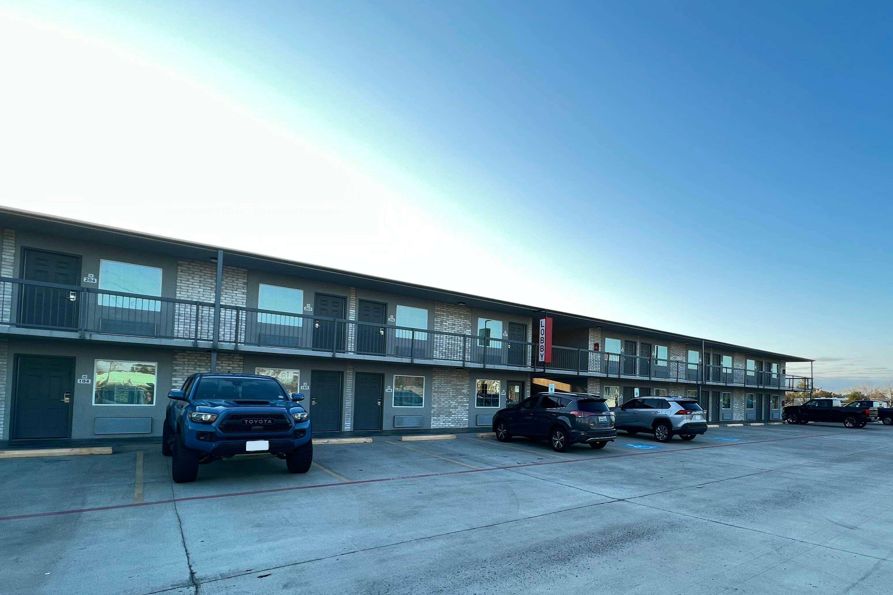 Super 8 by Wyndham Sulphur South - photo 21