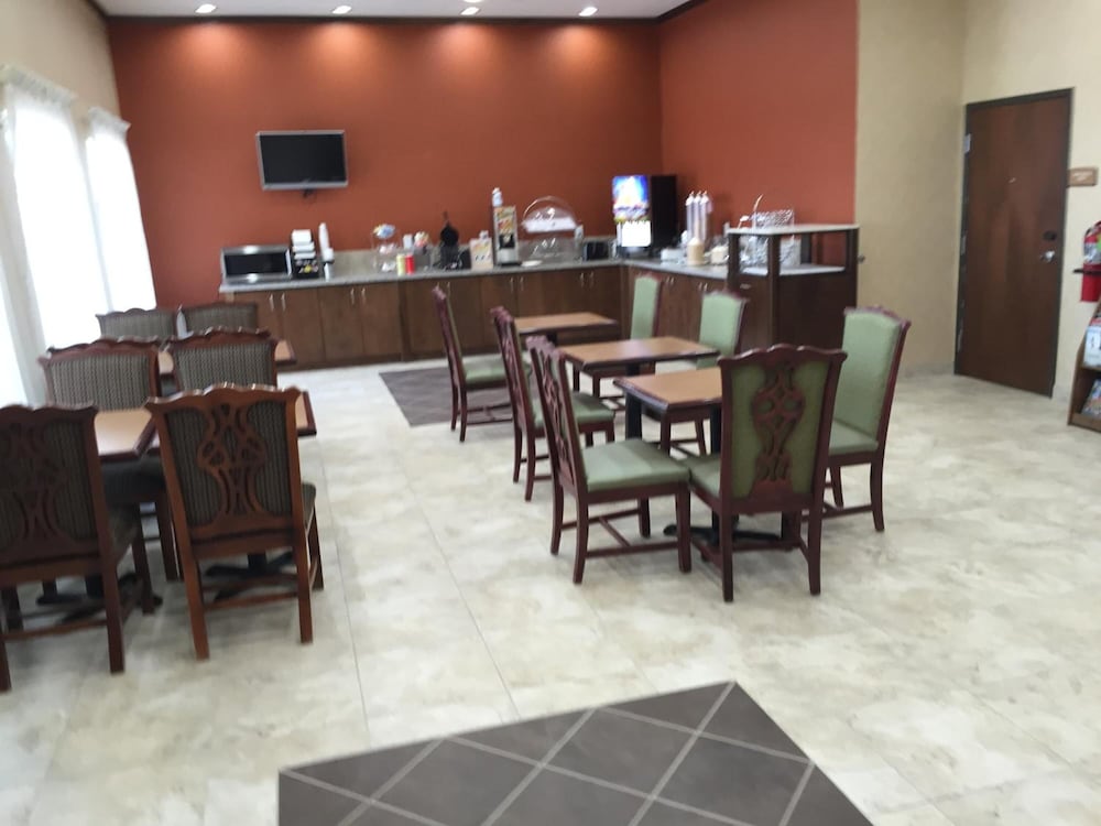 La Bonita Inn & Suites - photo 34