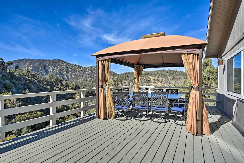 Luxe Escape with Decks Mtn Views Game Room pet-friendly hotel Frazier Park