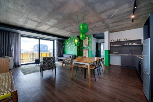 427 WEX1 by Perch Stays with daily housekeeping