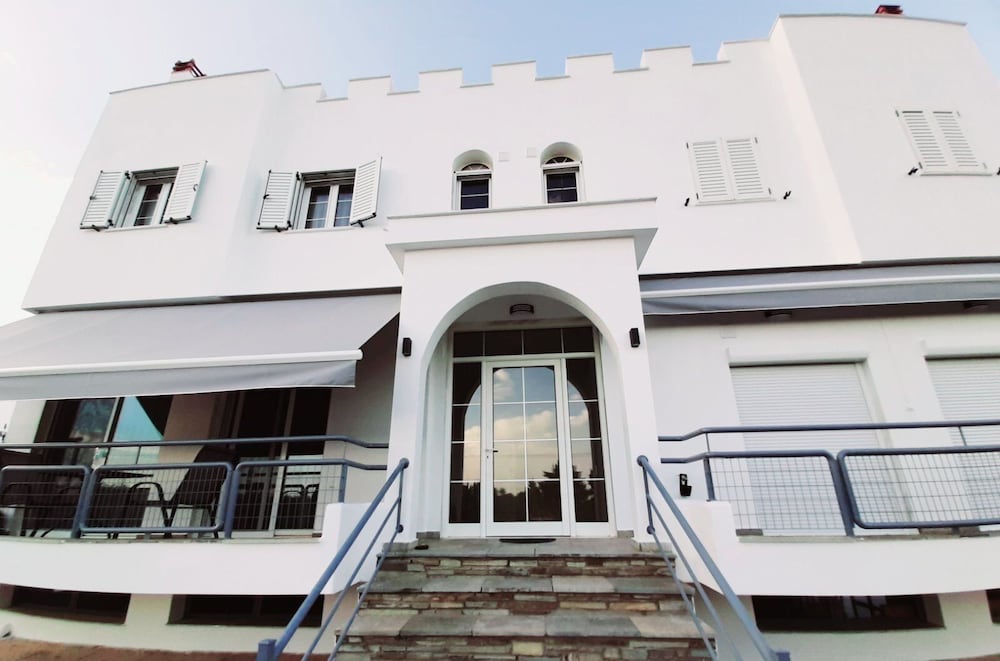 Castello Apartments — 4-Star Luxury Hotel in Polygyros, Greece