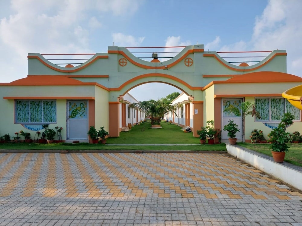 Swastik Resort in Tajpur, India