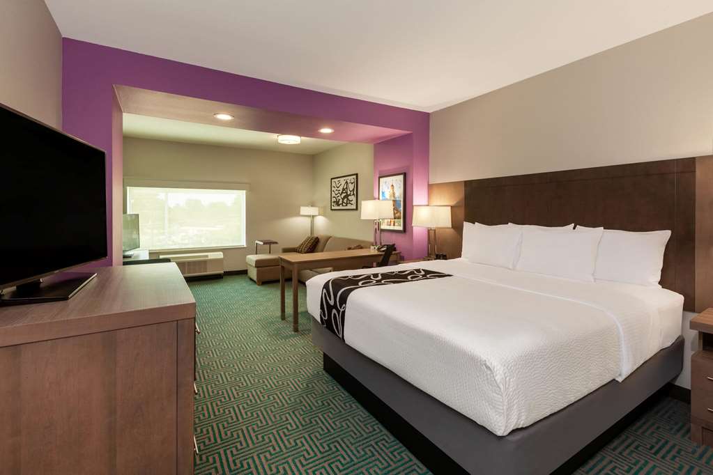 La Quinta Inn & Suites by Wyndham Lafayette Oil Center - photo 19