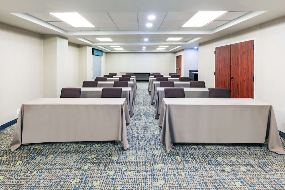 Hampton Inn & Suites Tulsa Woodland Hills 71st Memorial - photo 33