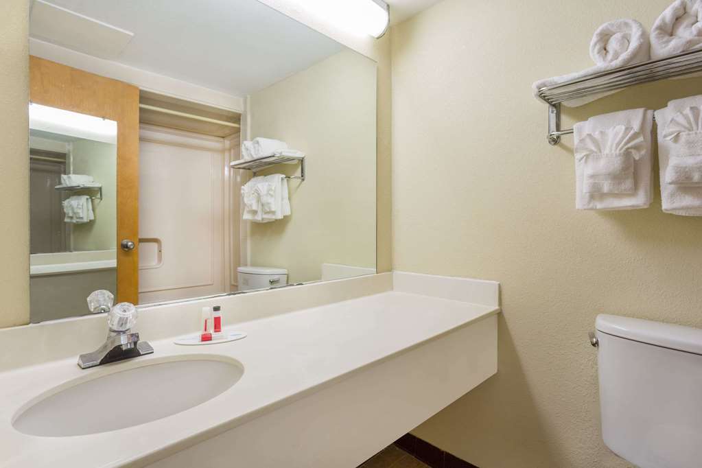 Howard Johnson by Wyndham Williamsburg - photo 9