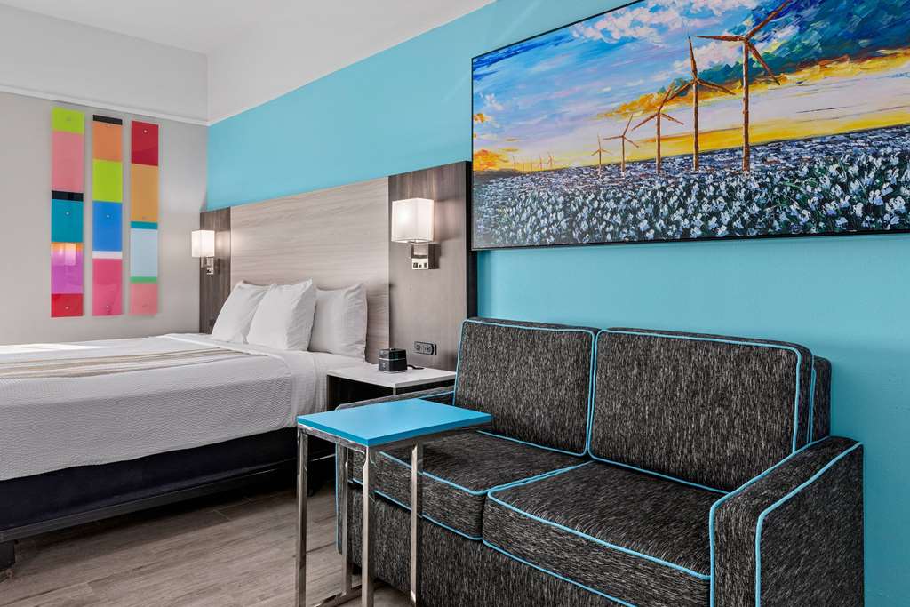 La Quinta Inn & Suites by Wyndham Raymondville - photo 63