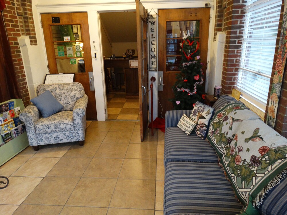 Davie School Inn - photo 4