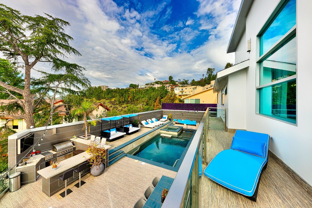 Hollywood Estate With Stunning Views - photo 47