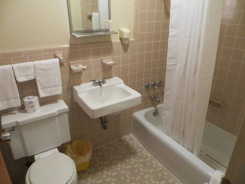 Regal Inn Clayton - photo 13