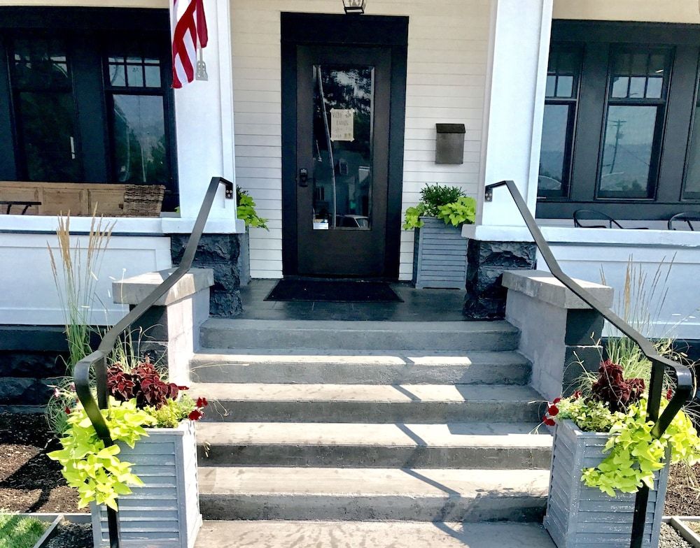 The Landing Hotel and Dining - photo 2