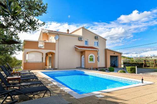 Villa Andrea with private heathed pool — 4-Star Luxury Hotel in Sukosan, Croatia