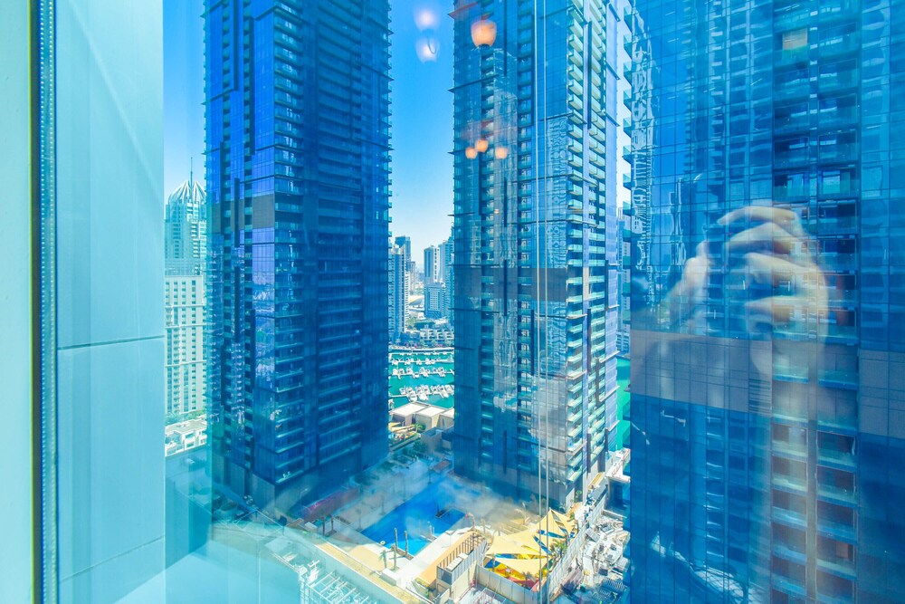 Airbetter Torch Tower - carbon neutral hotel in Dubai