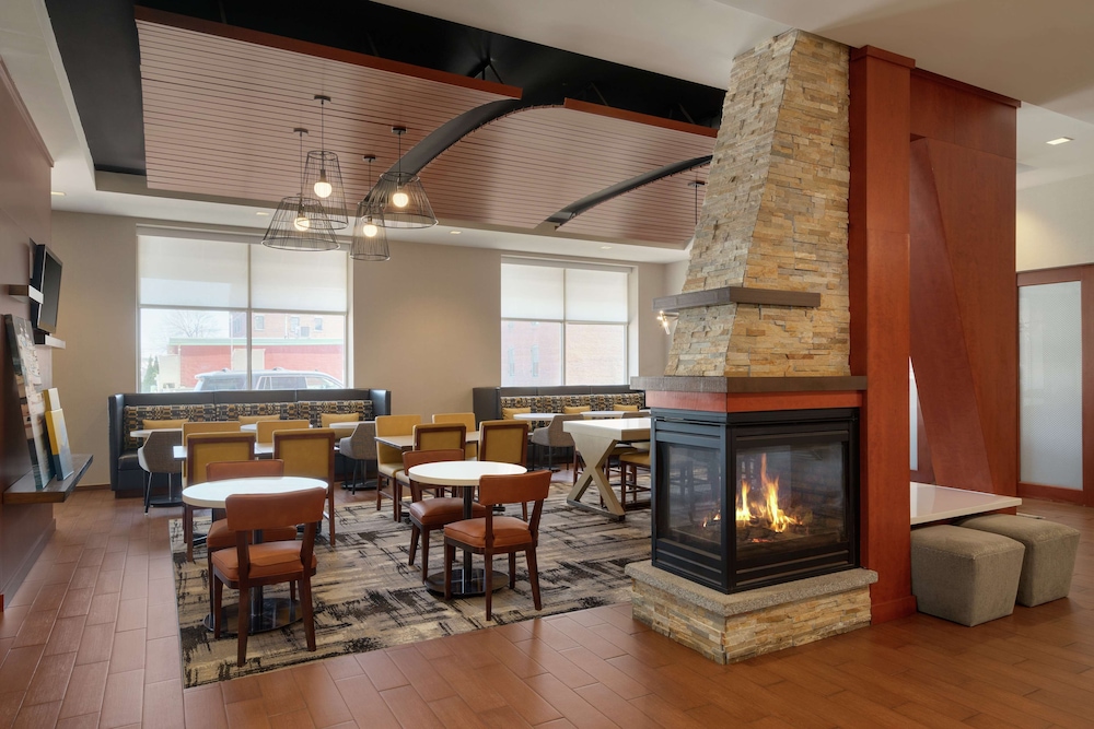 Hampton Inn Portland Downtown Waterfront - photo 46