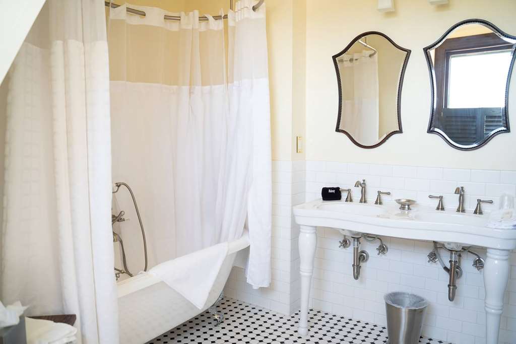 Sheridan Inn B W Signature Collection - photo 53