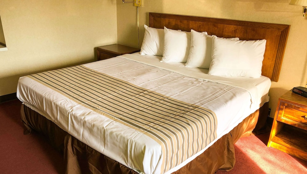 Magnuson Hotel Dixon - photo 13