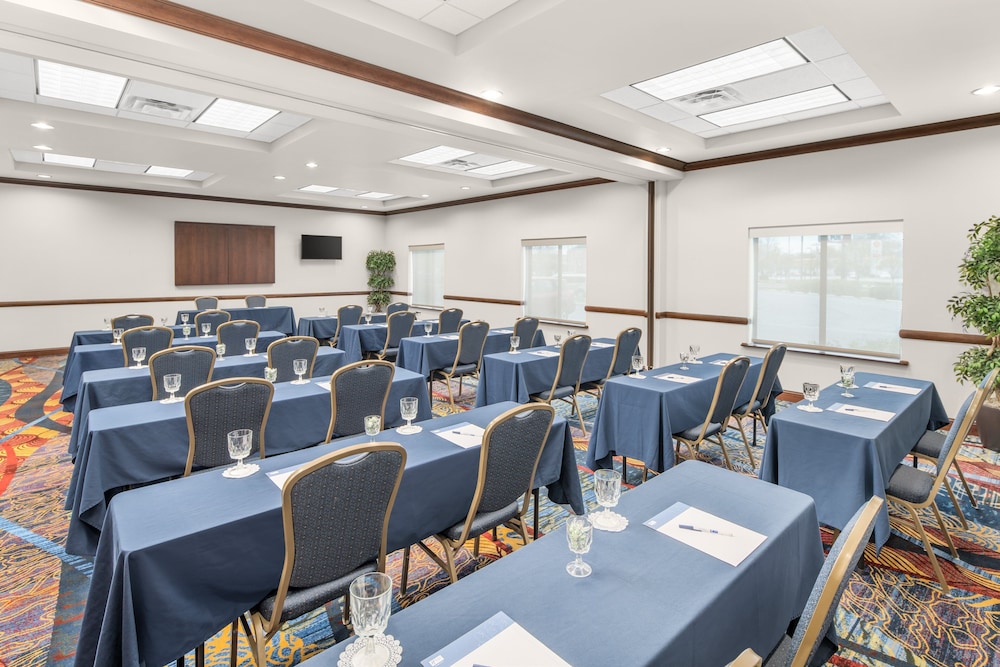 Holiday Inn Express & Suites Wilmington Newark by IHG - photo 53