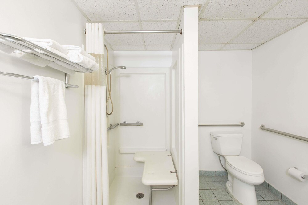Travelodge By Wyndham Great Bend - photo 13