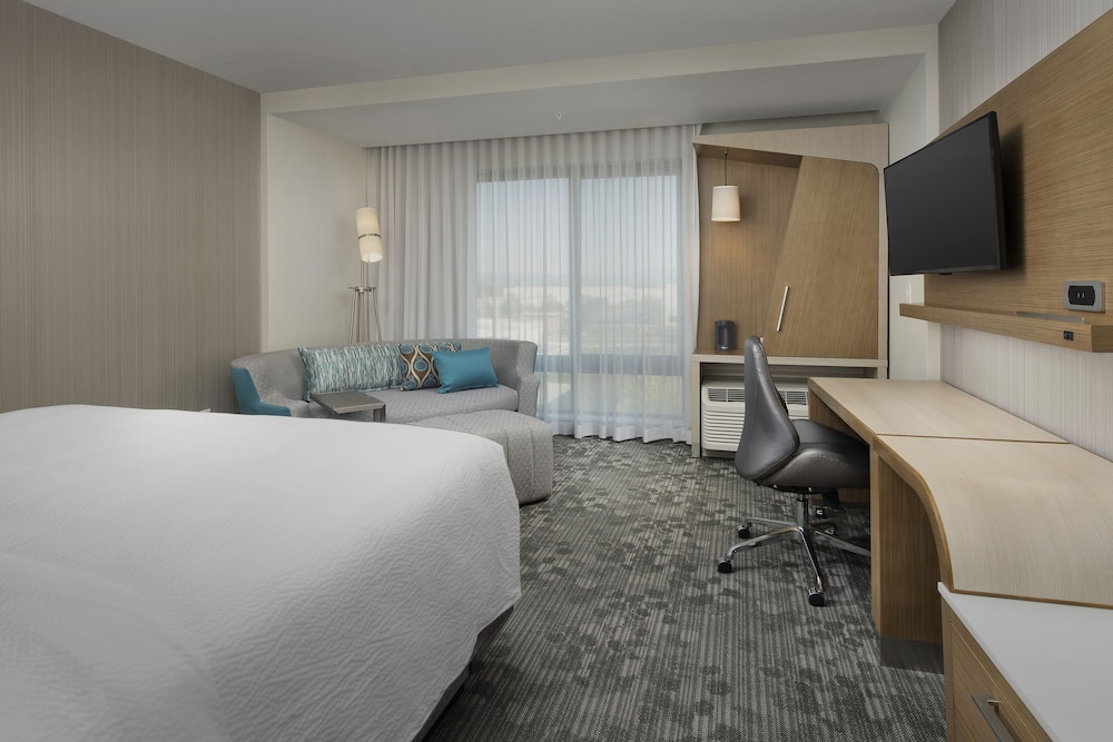 Courtyard by Marriott Portland East - photo 7