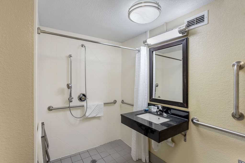 Best Western Harrisburg North Hotel - photo 16