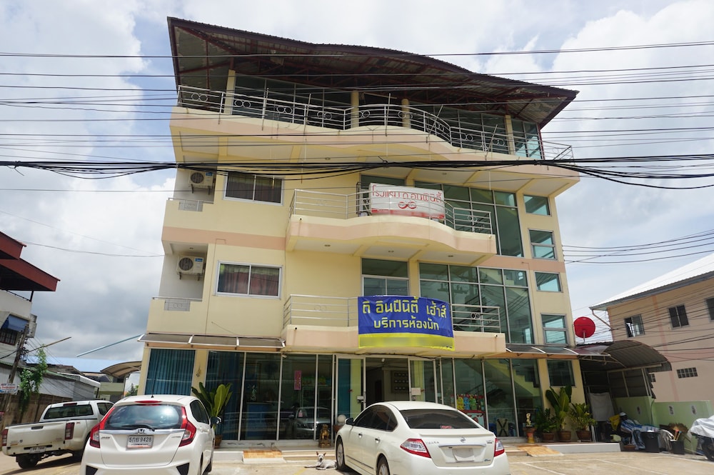 Борник Хил Bornik Hill - carbon neutral hotel in Devin
