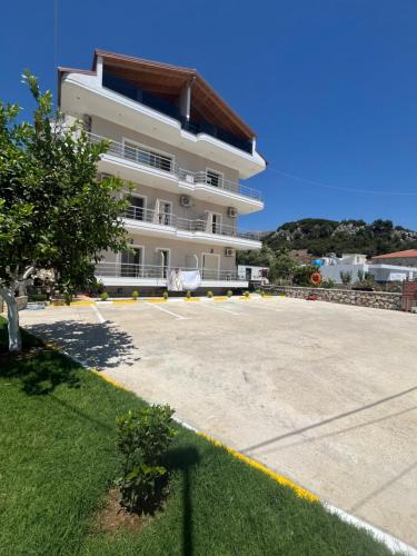 Foti Rooms - carbon neutral hotel in Himare