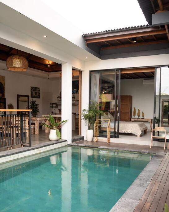 Villa Devine — 4-Star Luxury Hotel in Canggu, Indonesia