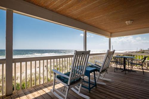 Beach Barracks by Oak Island Accommodations - photo 5