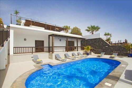 Stunning Seaview Villa Casa Tosco 5 Bedroom Villa Pool Table — 4-Star Luxury Hotel in Puerto Del Carmen, Spain