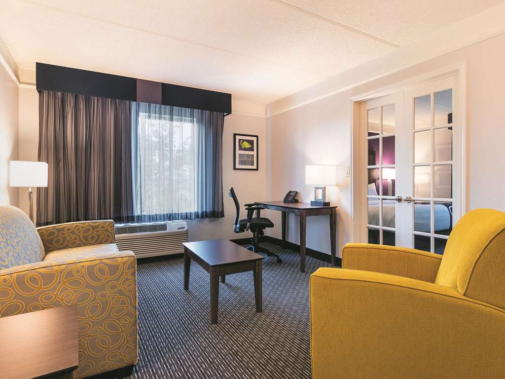 La Quinta Inn & Suites by Wyndham Atlanta Conyers - photo 29