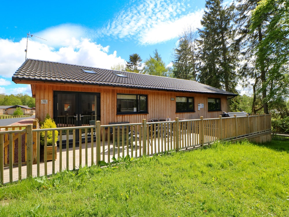 Broken Sky Lodge — 4-Star Luxury Hotel in Newcastle Upon Tyne, United Kingdom