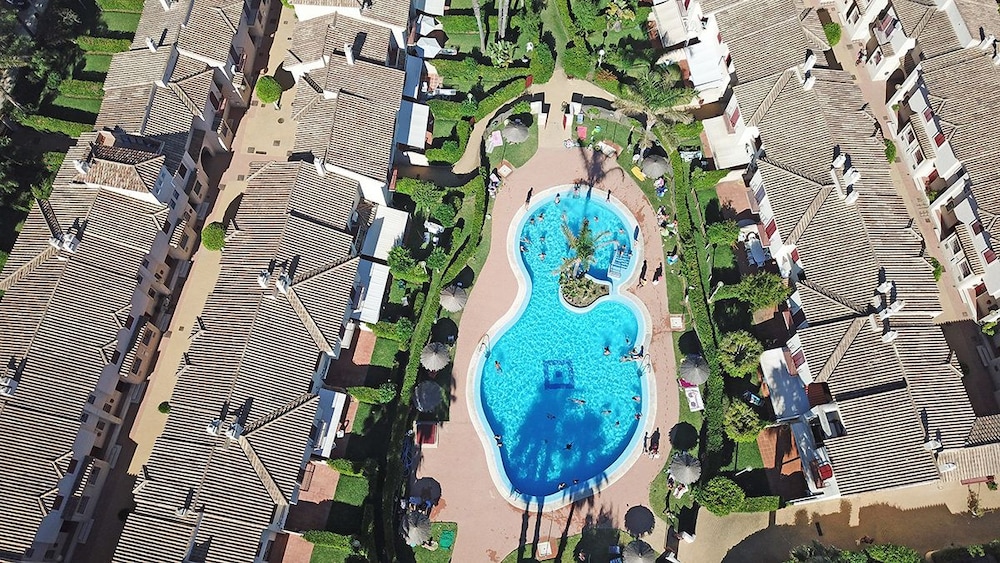 Casa Cinco Dormitorios Acceso Playa — 4-Star Luxury Hotel in Rota, Spain