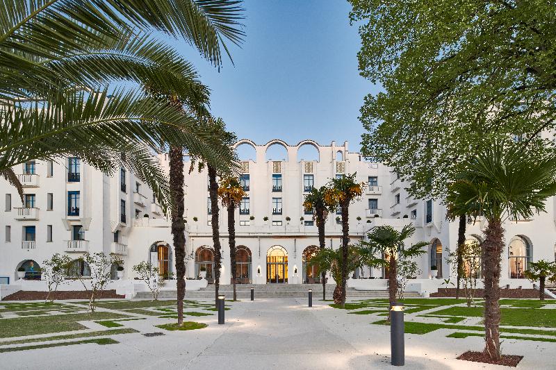 Hotel & Spa Vacances Bleues Le Splendid — 4-Star Luxury Hotel in Dax, France