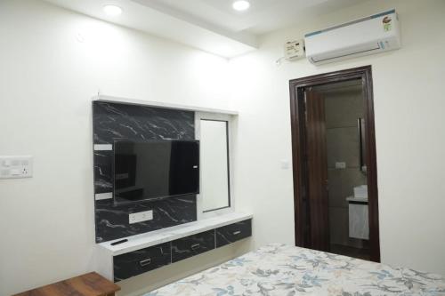 Mand Canal View Rest House For Families Only